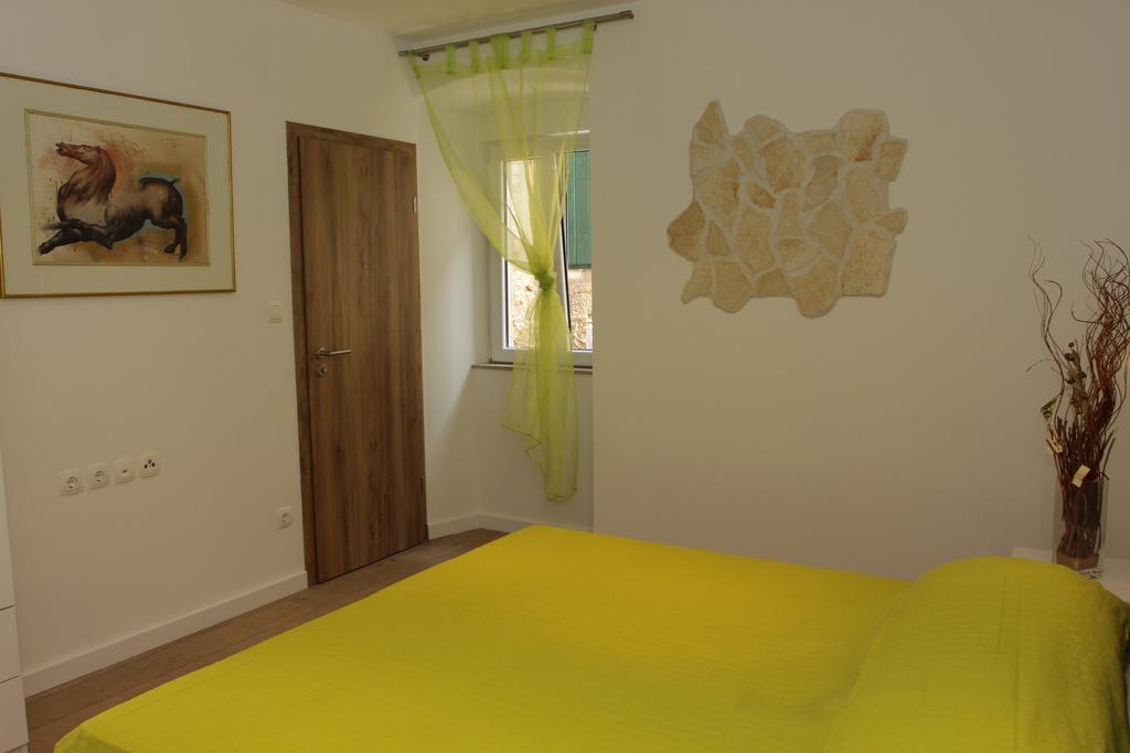 Apartment House Vitaic Supetar Szoba fotó